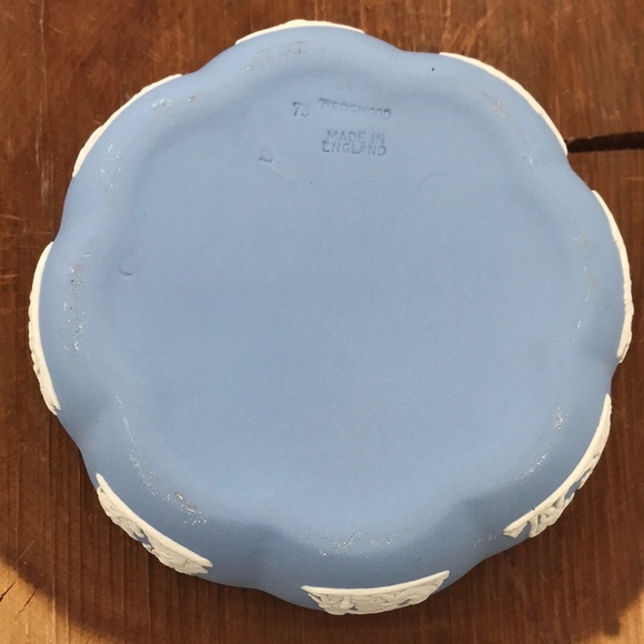 Wedgwood Blue Jasperware Lidded Keepsake/Trinket Box - Picture 9 of 15